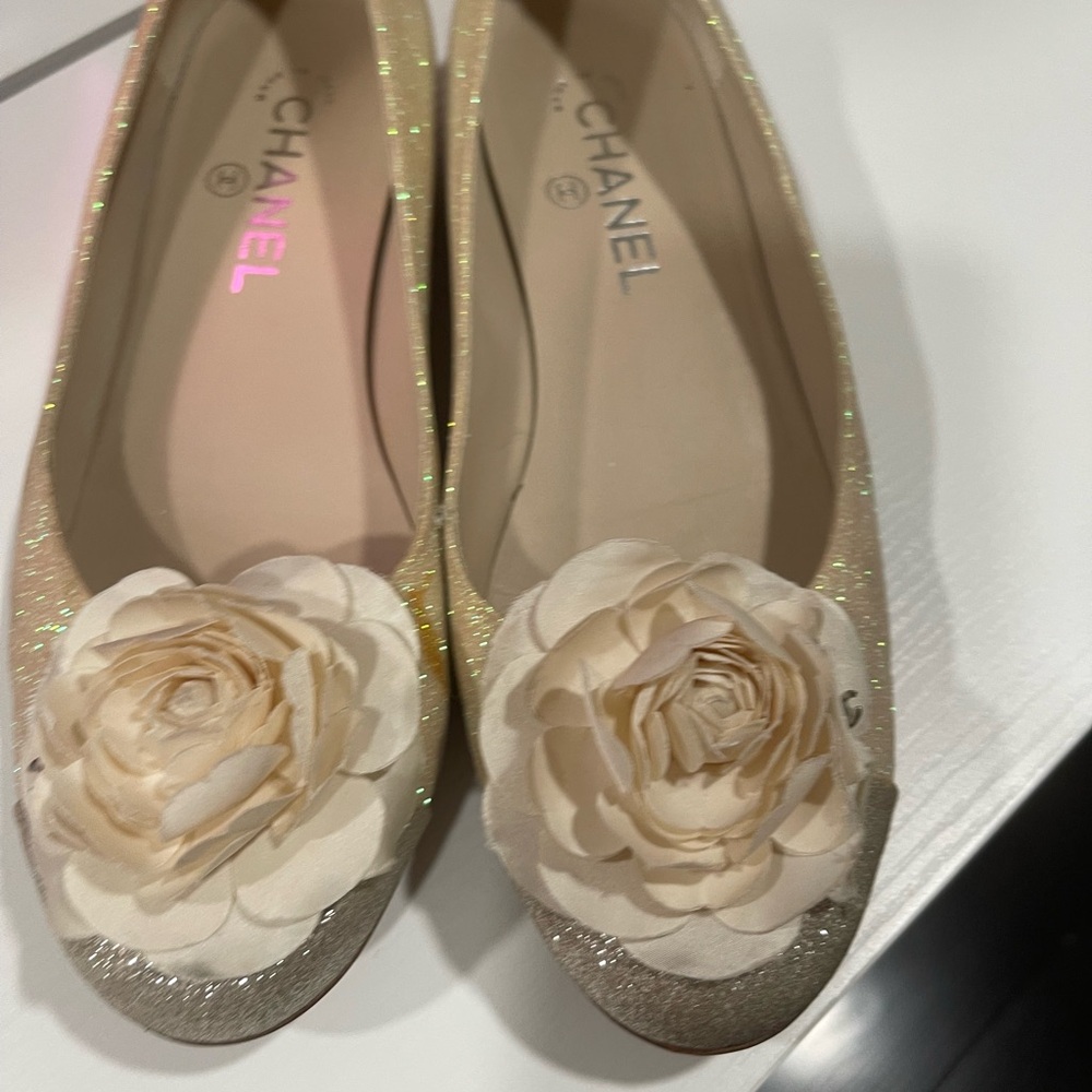 CHANEL Beige Glitter Camellia-Embellished Ballet Flats - Picture 7 of 13